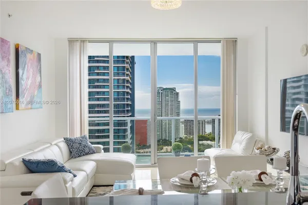 $4,500 | 79 Southwest 12th Street, Unit 3704, Miami, FL 33130