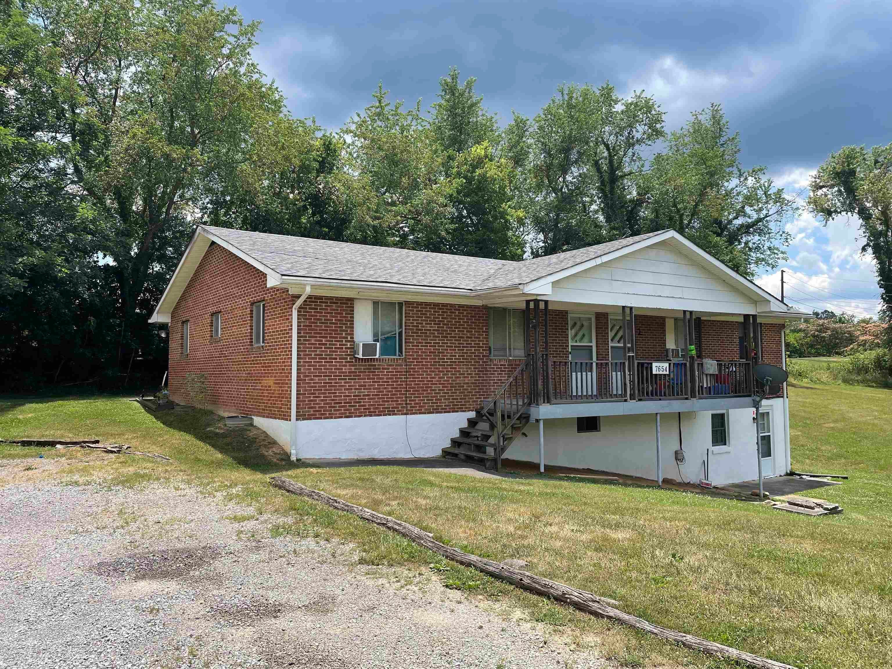 7654 Brooklyn Road Radford, VA 24141 - Photo 2 of 50 Gallery Image 2