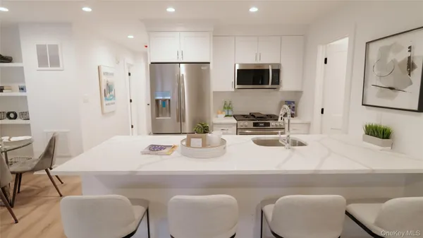 $599,000 | 161 Union Avenue, Unit 3, Lynbrook, NY 11563