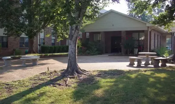 $1,059 | 705 Northeast 7th Street, McRae-Helena, GA 31037