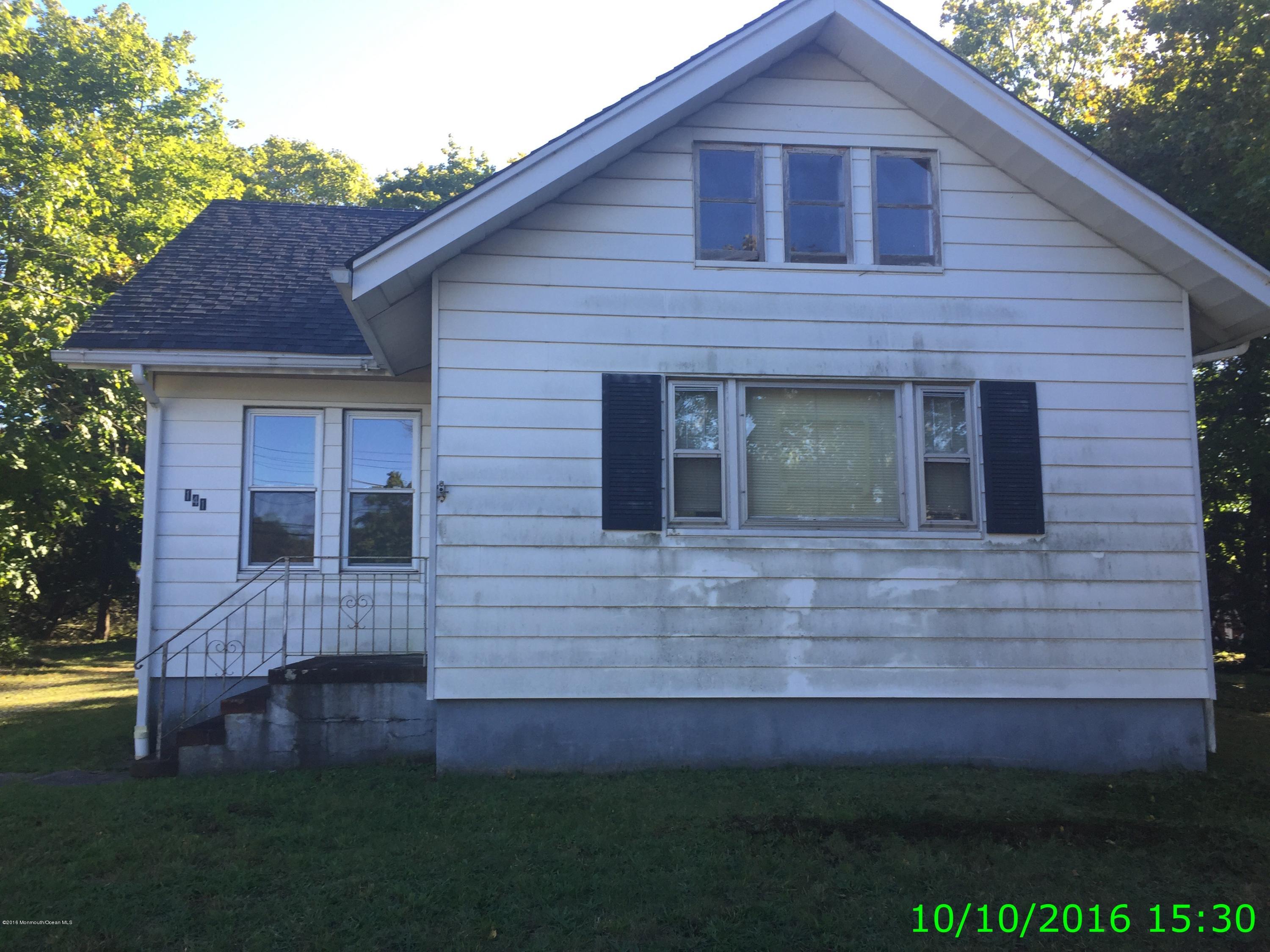 141 Adelphia Road Farmingdale, NJ 07727 - Photo 2 of 7 IMG_5006