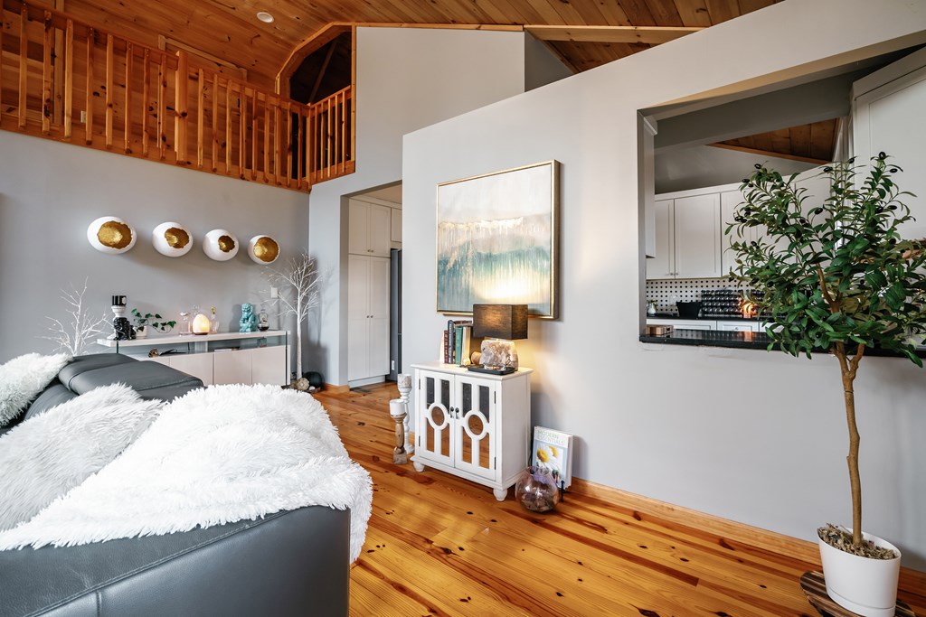 31 Highland Hammock Drive Blue Ridge, GA 30513 - Photo 24 of 67 a living room with furniture