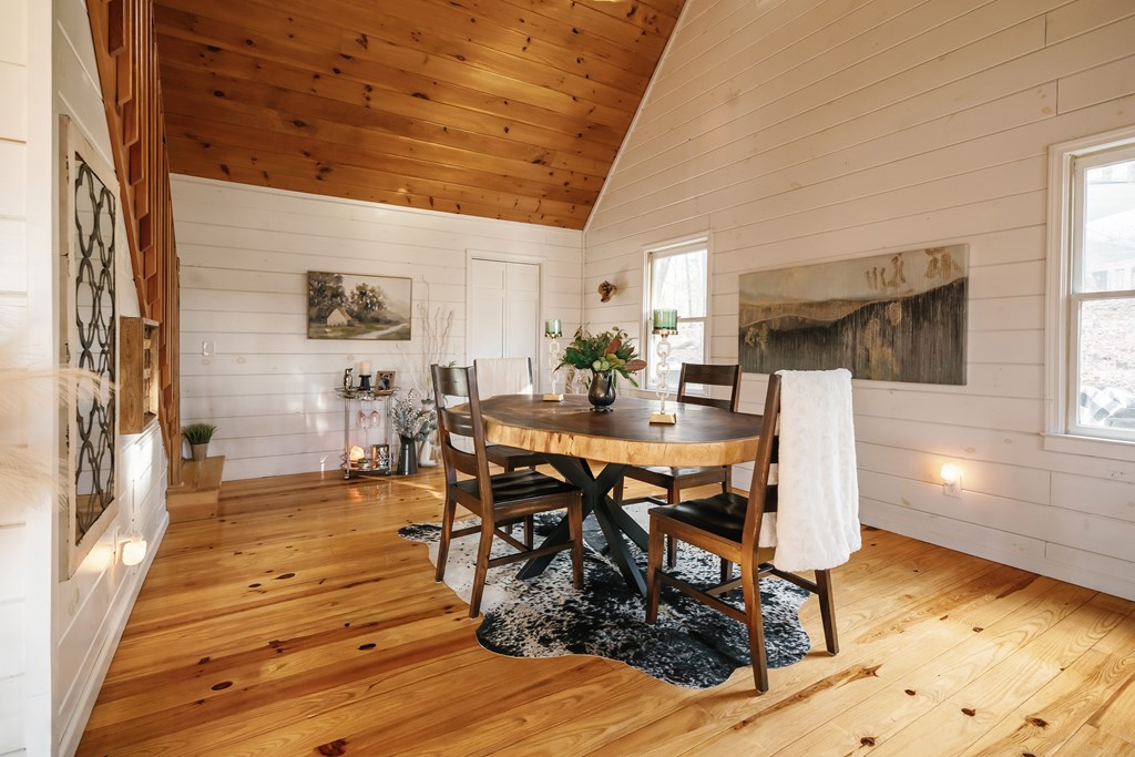 31 Highland Hammock Drive Blue Ridge, GA 30513 - Photo 9 of 67 a dining room with wooden floor and breakfast area