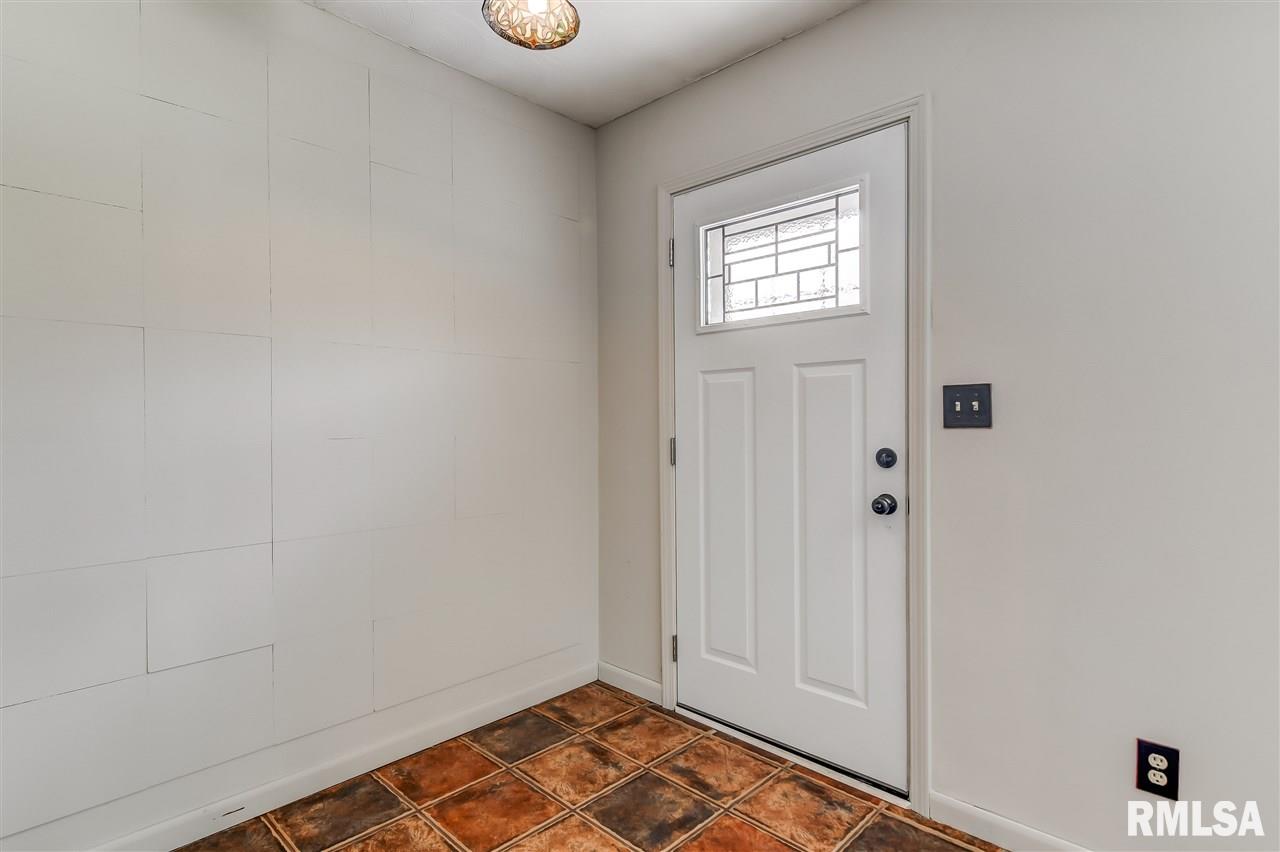 4009 Hazelcrest Road Springfield, IL 62703 - Photo 6 of 34