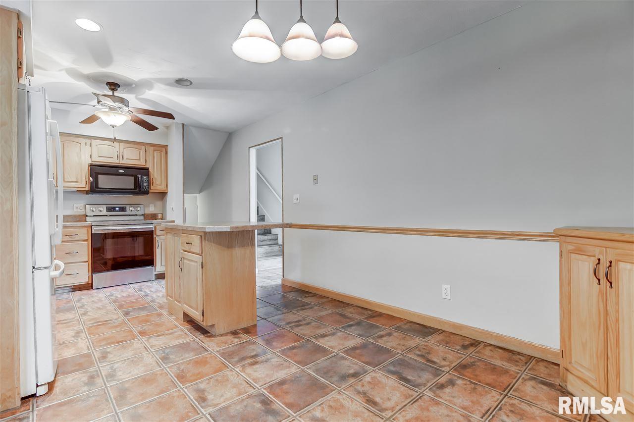 4009 Hazelcrest Road Springfield, IL 62703 - Photo 8 of 34