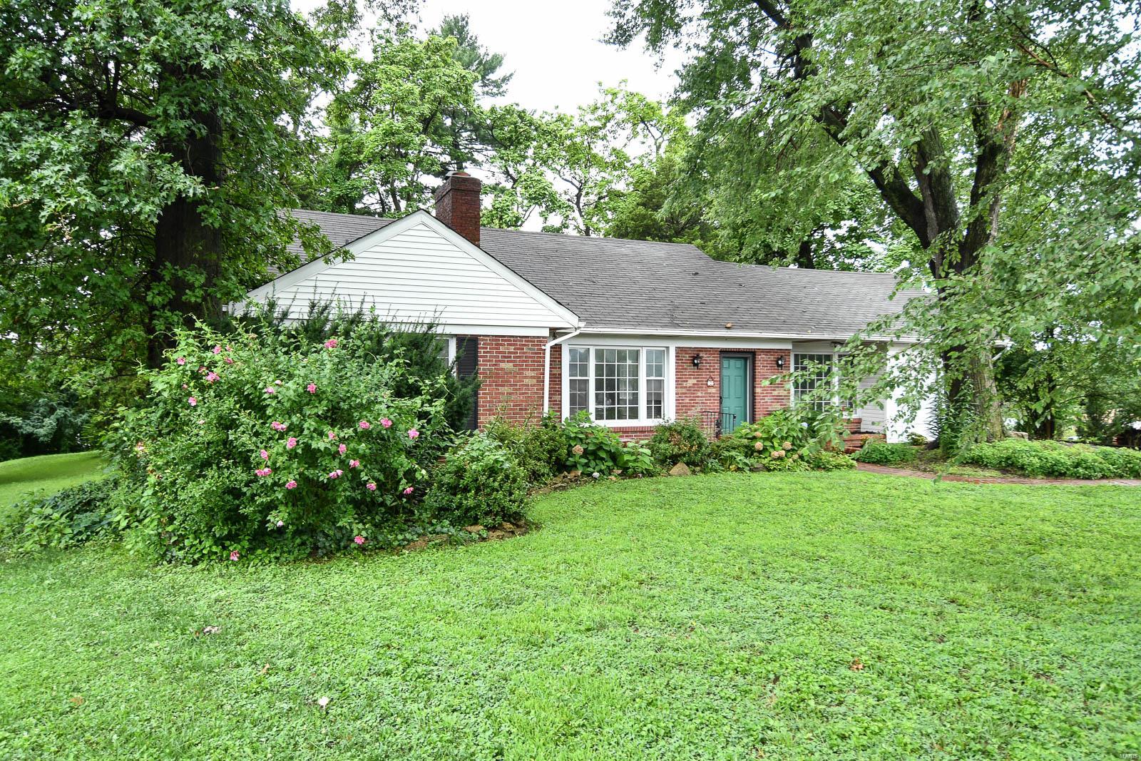 32 Green Acres Road St. Louis, MO 63137 - Photo 3 of 46