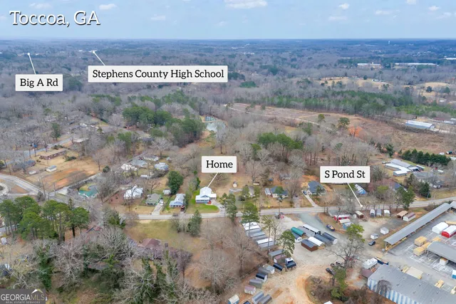 a view of outdoor space yard and porch