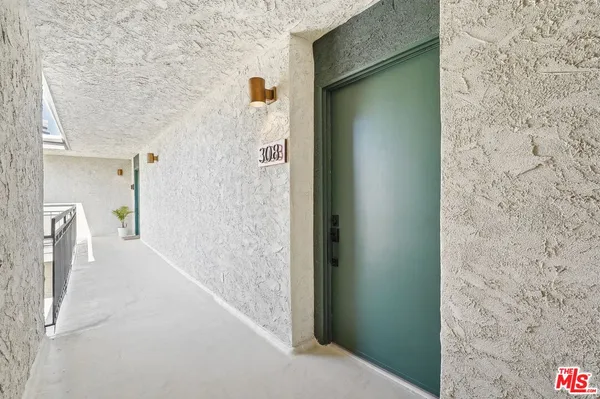 $3,595 | 1352 South Carmelina Avenue, Unit 308, Los Angeles, CA 90025