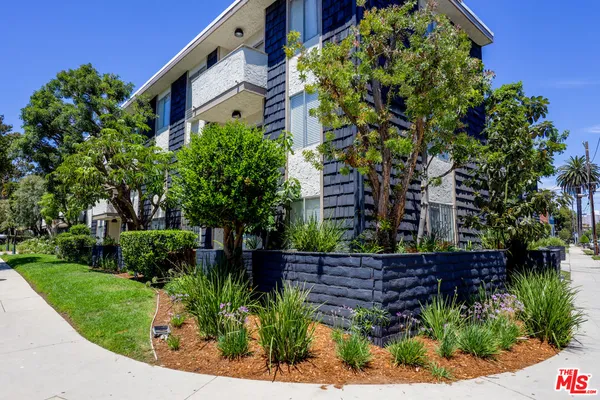 $3,595 | 1352 South Carmelina Avenue, Unit 308, Los Angeles, CA 90025