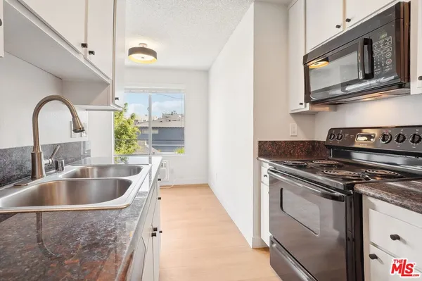 $3,595 | 1352 South Carmelina Avenue, Unit 308, Los Angeles, CA 90025