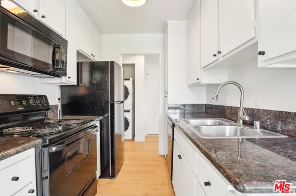 $3,595 | 1352 South Carmelina Avenue, Unit 308, Los Angeles, CA 90025