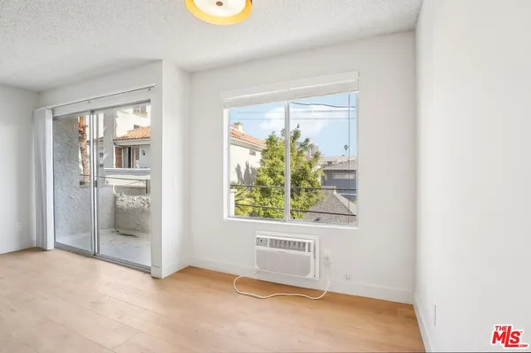 $3,595 | 1352 South Carmelina Avenue, Unit 308, Los Angeles, CA 90025