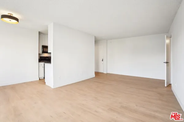 $3,595 | 1352 South Carmelina Avenue, Unit 308, Los Angeles, CA 90025