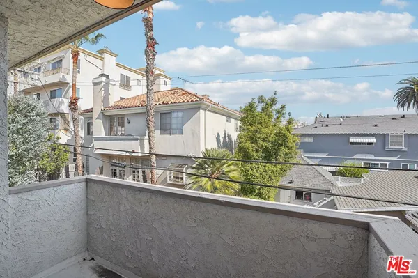 $3,595 | 1352 South Carmelina Avenue, Unit 308, Los Angeles, CA 90025