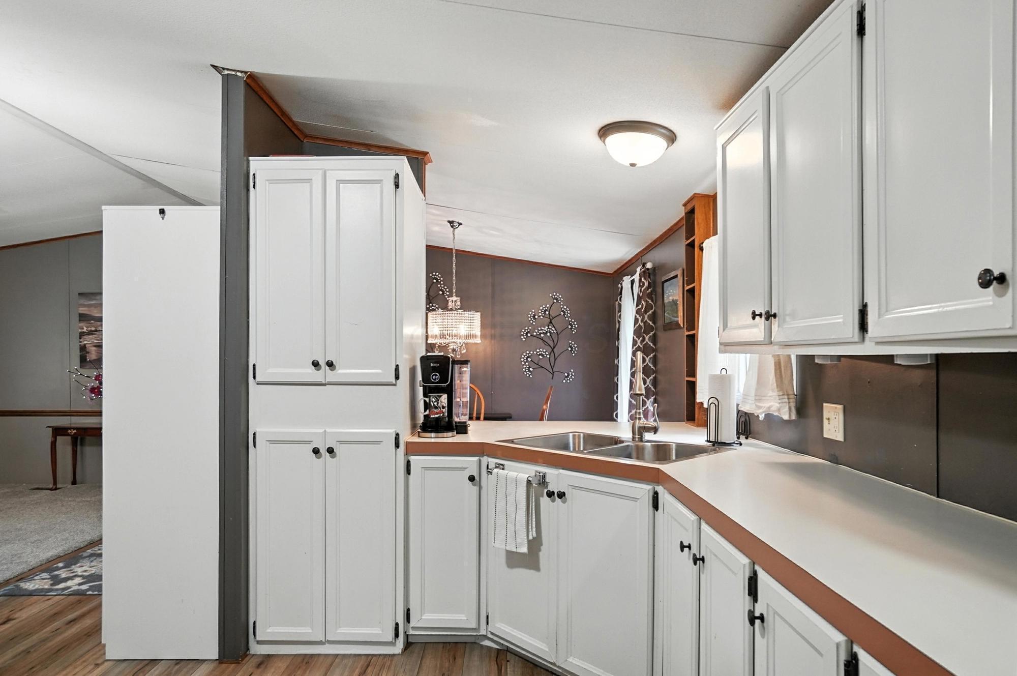 1891 Lake Road Northeast Lancaster, OH 43130 - Photo 12 of 52 Kitchen - 1891 Lake Road NE, Lancaster, OH 43130