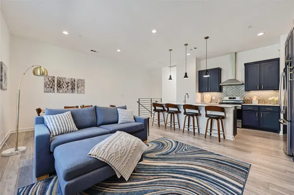 $4,300 | 2804 South 1st Street, Unit 2106, Austin, TX 78704