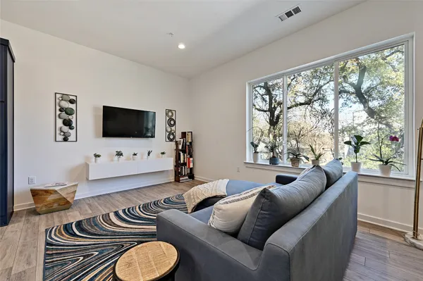 $4,300 | 2804 South 1st Street, Unit 2106, Austin, TX 78704