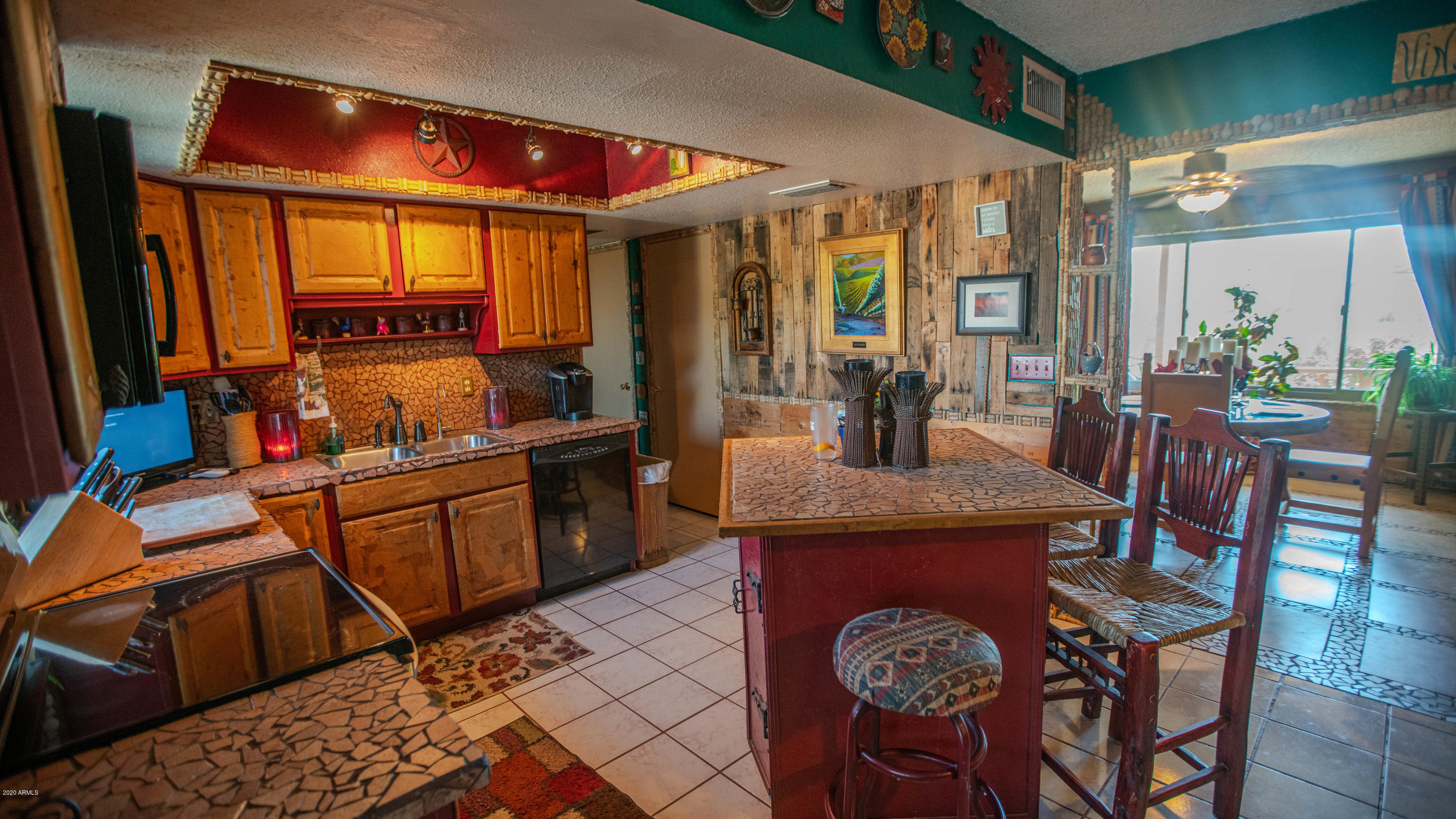 2840 East Cactus Road Phoenix, AZ 85032 - Photo 8 of 32 view of a dining room with furniture