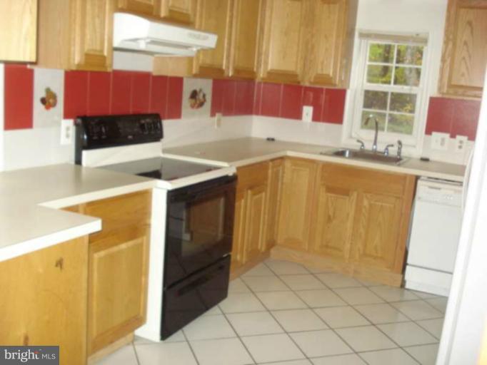 8113 Muirkirk Road Beltsville, MD 20705 - Photo 5 of 6 Kitchen