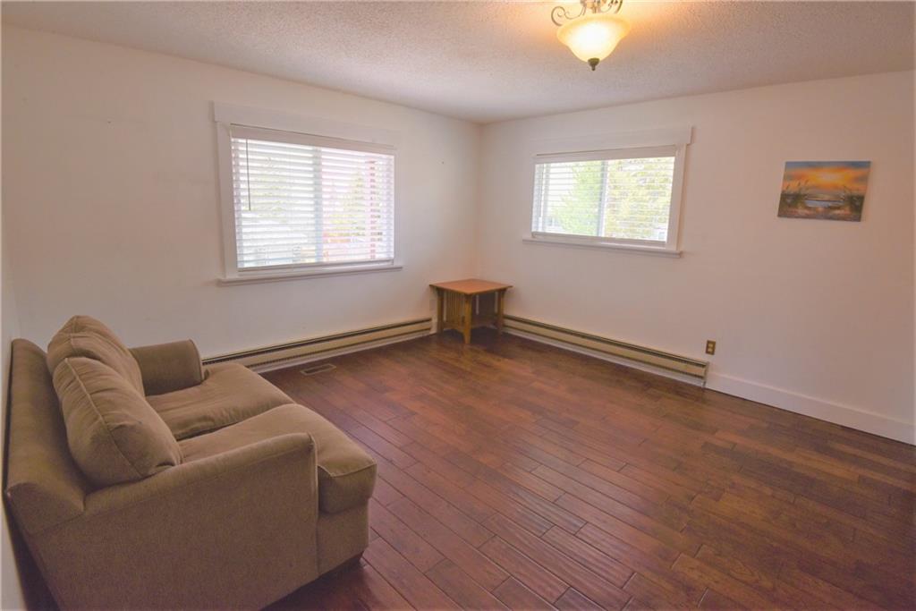 423 Big Elk Road Dillon, CO 80435 - Photo 21 of 35 a living room with furniture and a window