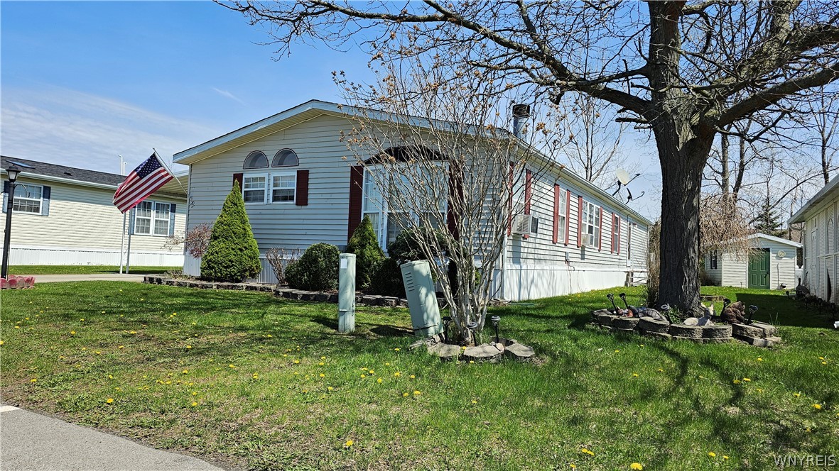 20 Calla Way Cheektowaga, NY 14043 - Photo 2 of 31 Front exterior
