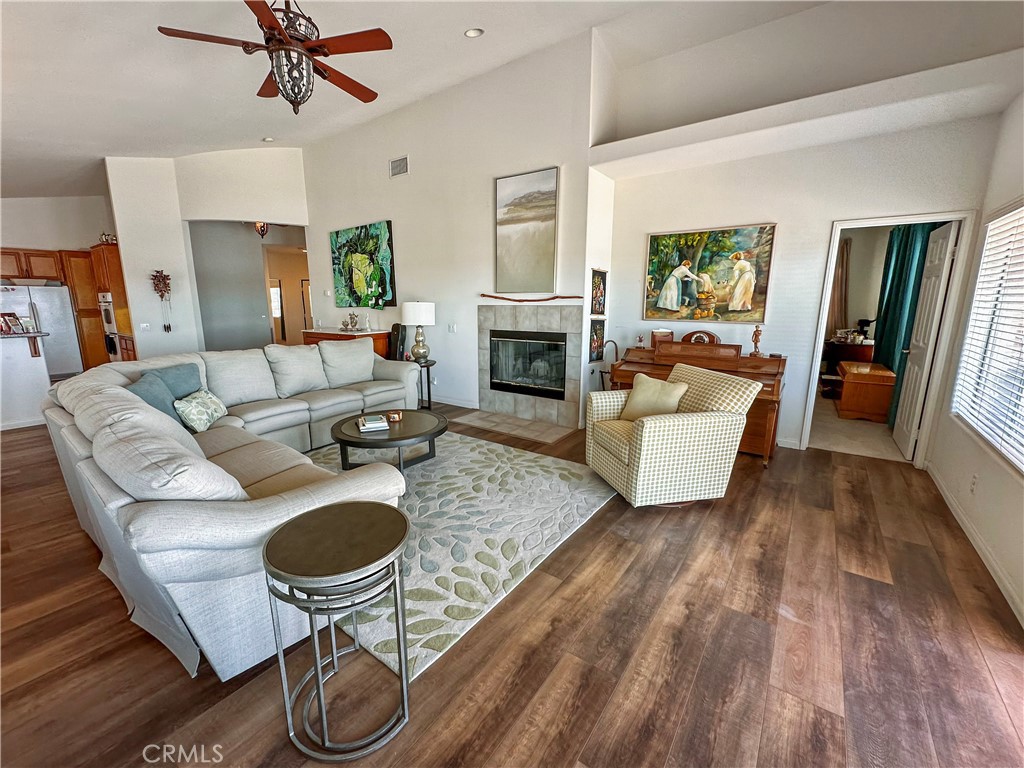 2734 Colorado River Road Blythe, CA 92225 - Photo 7 of 28 Living Room
