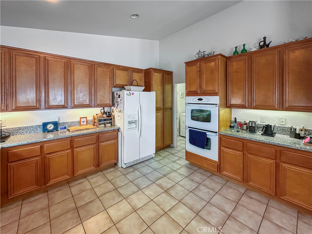 2734 Colorado River Road Blythe, CA 92225 - Photo 9 of 28 Kitchen