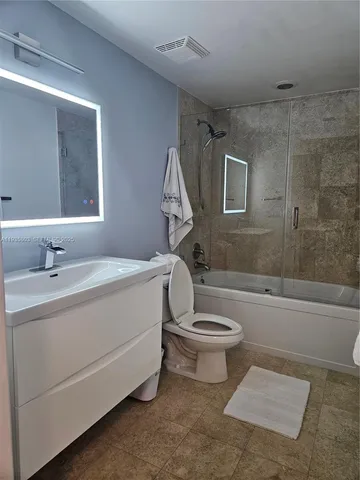 $3,950 | 41 Southeast 5th Street, Unit 1517, Miami, FL 33131