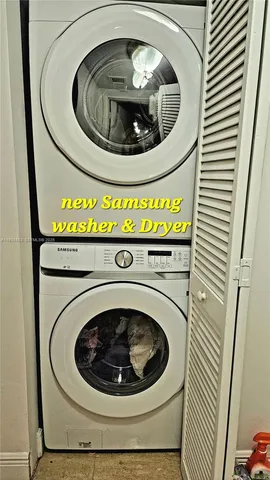 a close up view of washer and dryer
