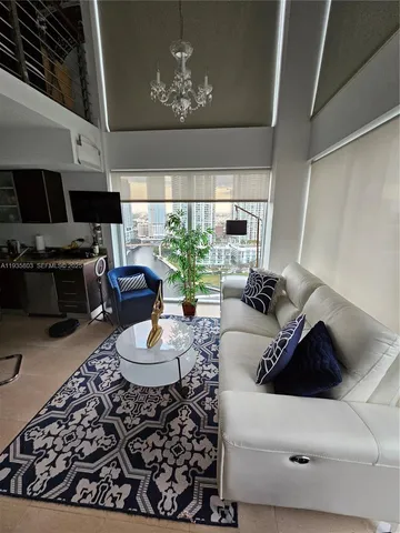 $3,950 | 41 Southeast 5th Street, Unit 1517, Miami, FL 33131