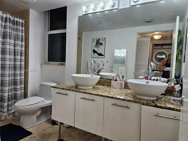 $3,950 | 41 Southeast 5th Street, Unit 1517, Miami, FL 33131