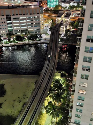 $3,950 | 41 Southeast 5th Street, Unit 1517, Miami, FL 33131