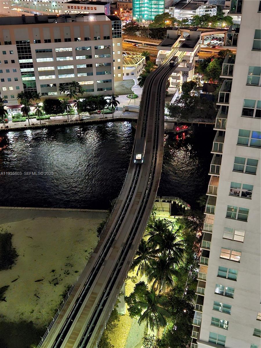 41 Southeast 5th Street, Unit 1517 Miami, FL 33131 - Photo 42 of 50 a view of water heater room