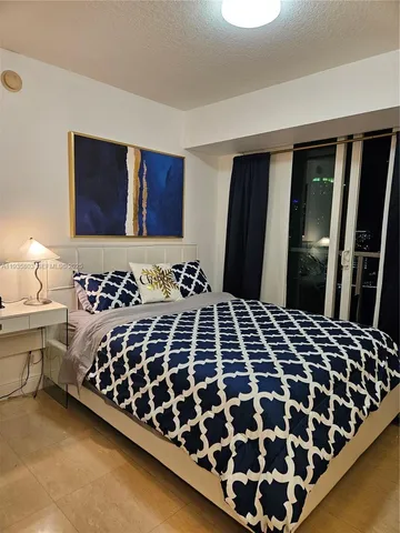 $3,950 | 41 Southeast 5th Street, Unit 1517, Miami, FL 33131