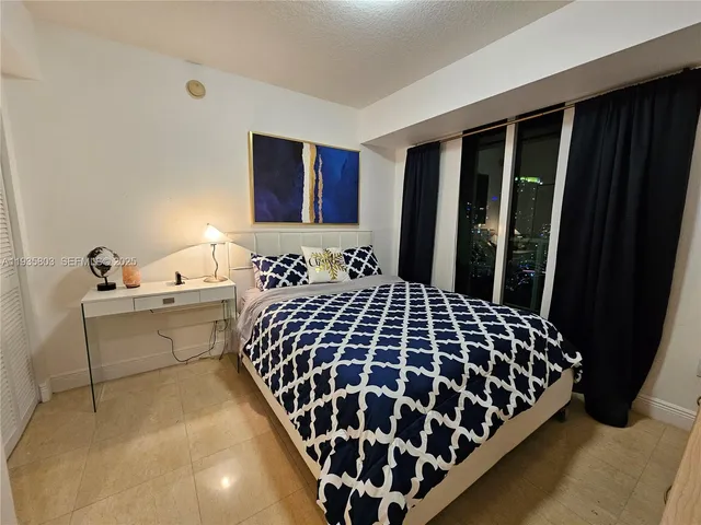 $3,950 | 41 Southeast 5th Street, Unit 1517, Miami, FL 33131