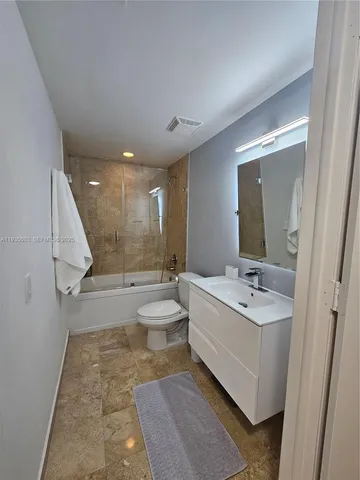 $3,950 | 41 Southeast 5th Street, Unit 1517, Miami, FL 33131