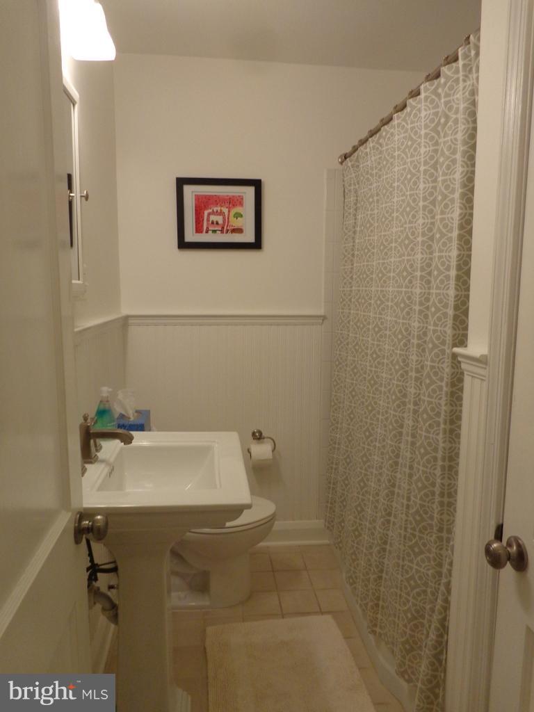 504 Overcrest Road Towson, MD 21286 - Photo 13 of 27 Bath on main level