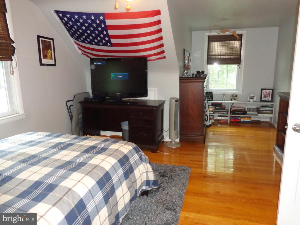 504 Overcrest Road Towson, MD 21286 - Photo 14 of 27 Bedroom #4 upper level