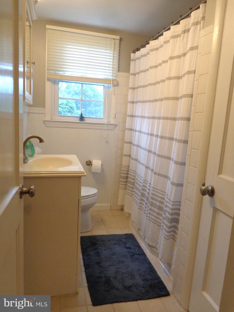 504 Overcrest Road Towson, MD 21286 - Photo 17 of 27 Bath upper level
