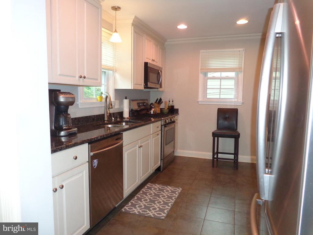 504 Overcrest Road Towson, MD 21286 - Photo 6 of 27 Kitchen