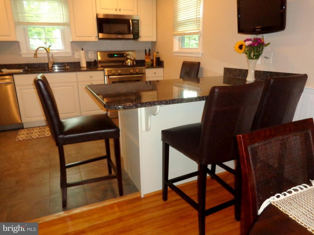 504 Overcrest Road Towson, MD 21286 - Photo 8 of 27 Breakfast bar