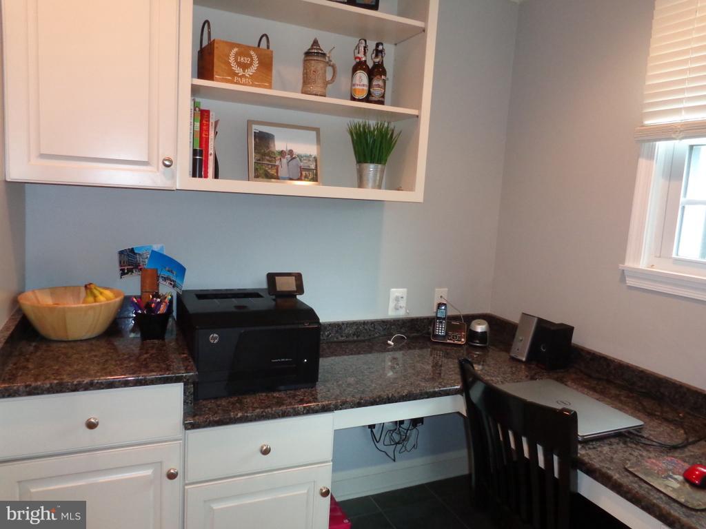 504 Overcrest Road Towson, MD 21286 - Photo 9 of 27 Office/Study area in kitchen