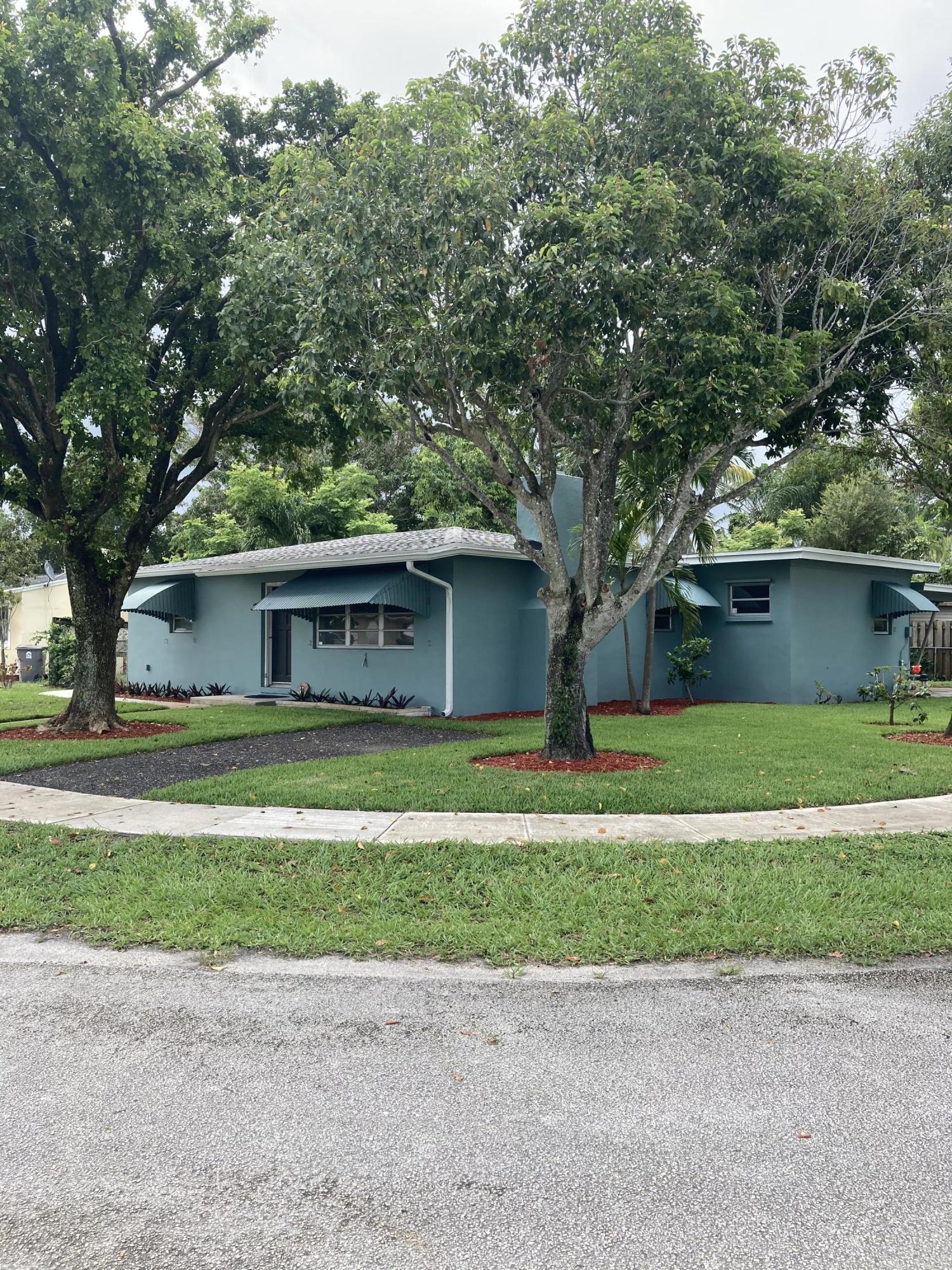 744 Elm Road West Palm Beach, FL 33409 - Photo 3 of 20 81BBD6E7-9B08-4F3B-9994-59E64633E98C