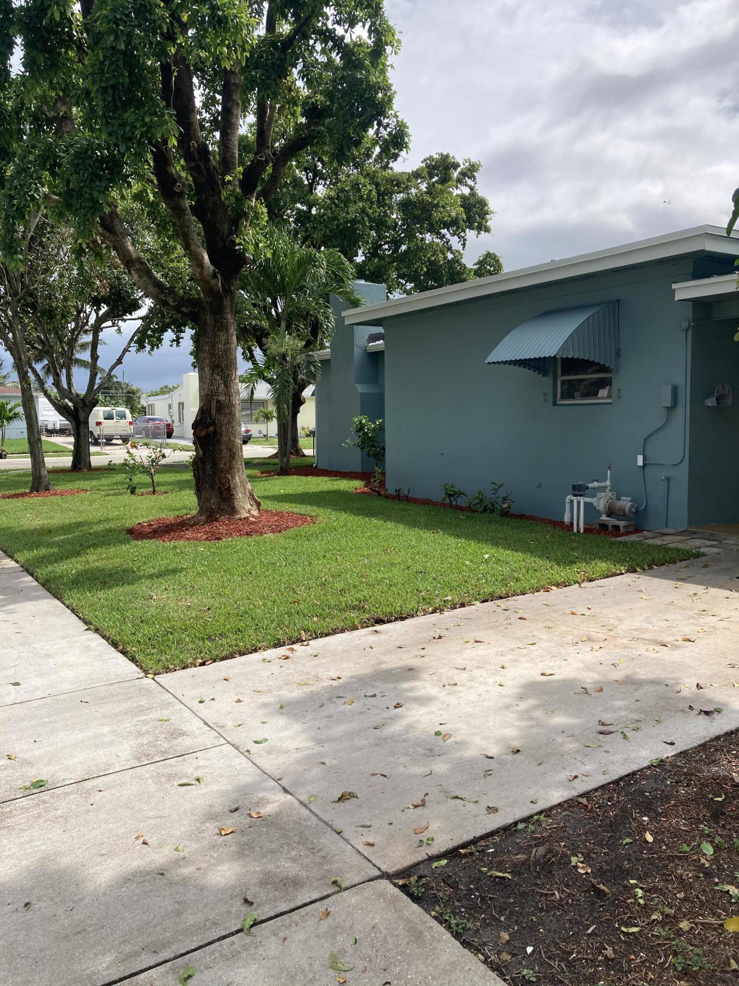 744 Elm Road West Palm Beach, FL 33409 - Photo 7 of 20 74981D16-0906-4122-9BC6-B7D9B7A4AE85