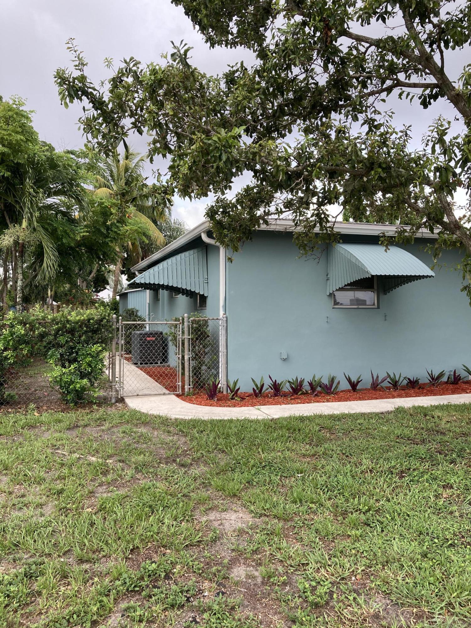 744 Elm Road West Palm Beach, FL 33409 - Photo 8 of 20 53353BE8-20D7-4301-99D7-98410AD1BDB2