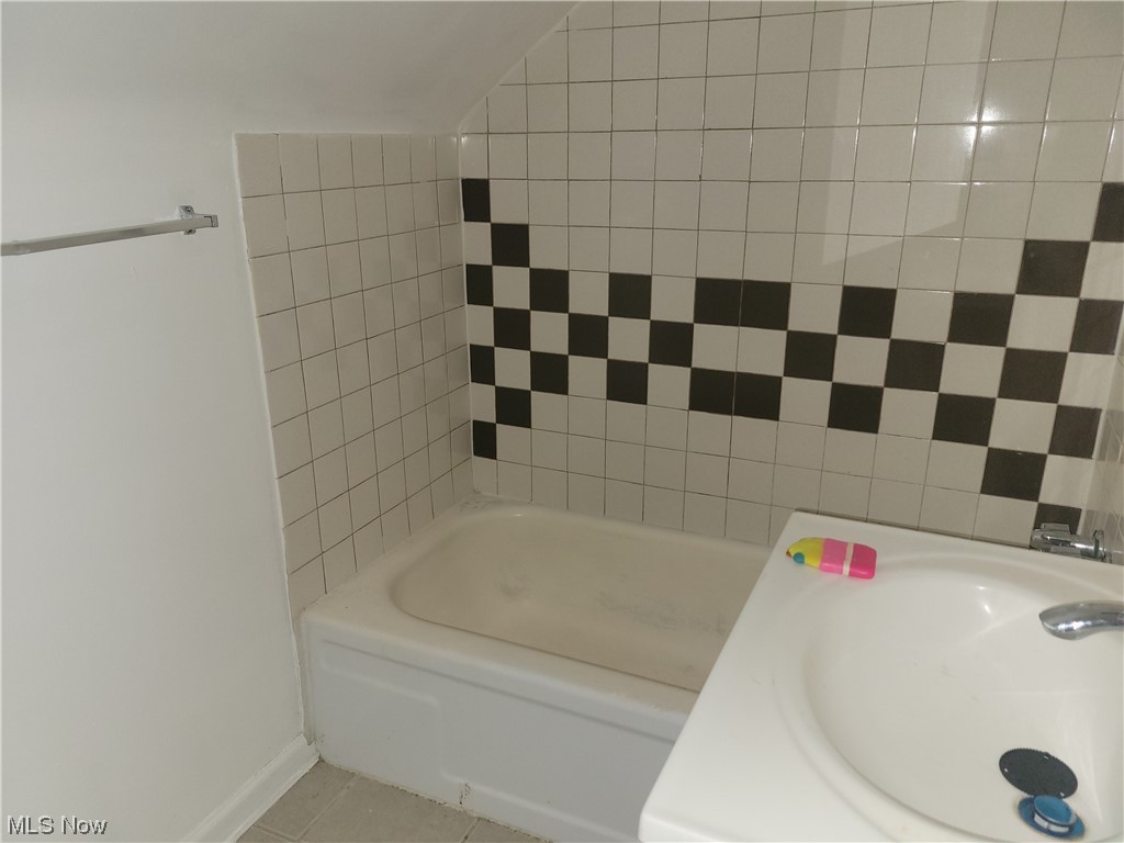 4106 Bayard Road Cleveland, OH 44121 - Photo 8 of 9