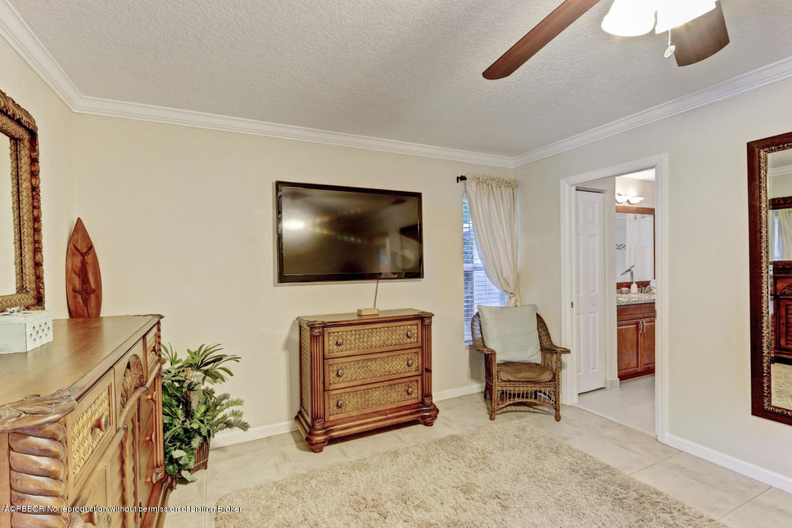 18905 Southeast County Line Road Jupiter, FL 33469 - Photo 28 of 74 a living room with furniture and a flat screen tv