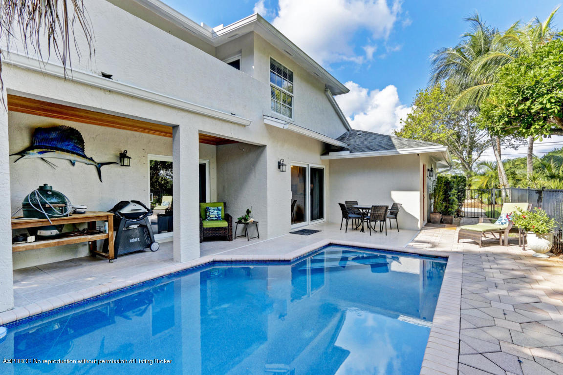 18905 Southeast County Line Road Jupiter, FL 33469 - Photo 56 of 74 a living room with furniture and a potted plant