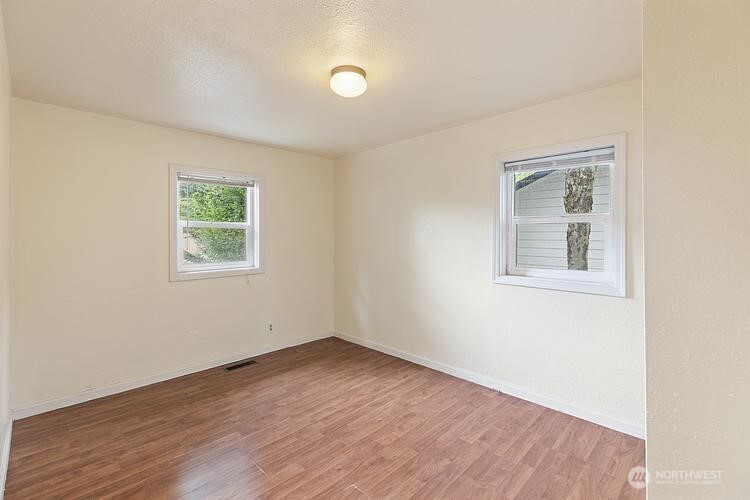 8555 South 120th Street Seattle, WA 98178 - Photo 12 of 18