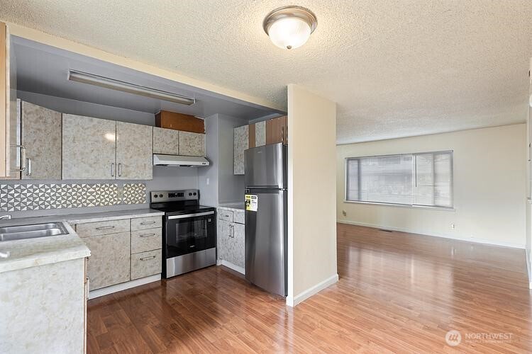 8555 South 120th Street Seattle, WA 98178 - Photo 9 of 18